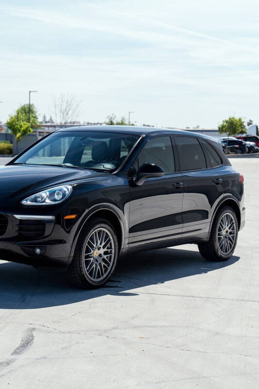 2017 Porsche Cayenne Platinum Edition