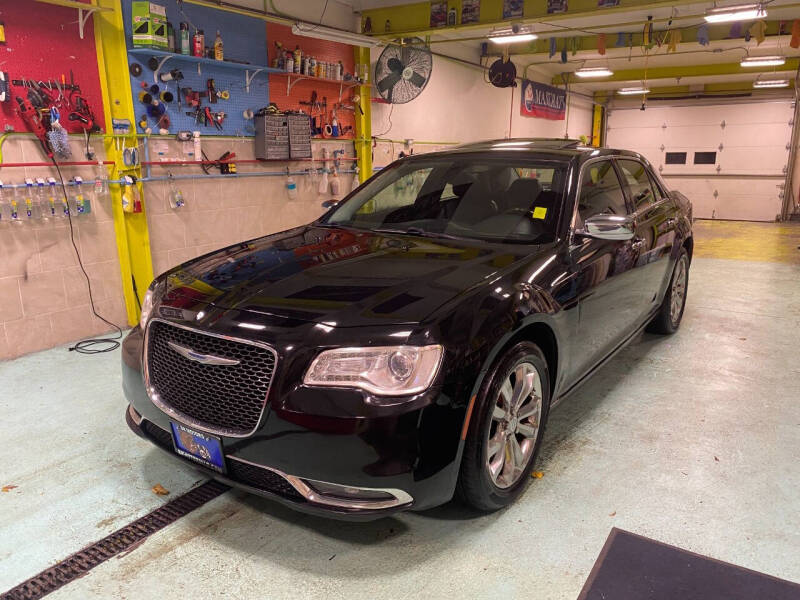 2015 Chrysler 300 C photo 2