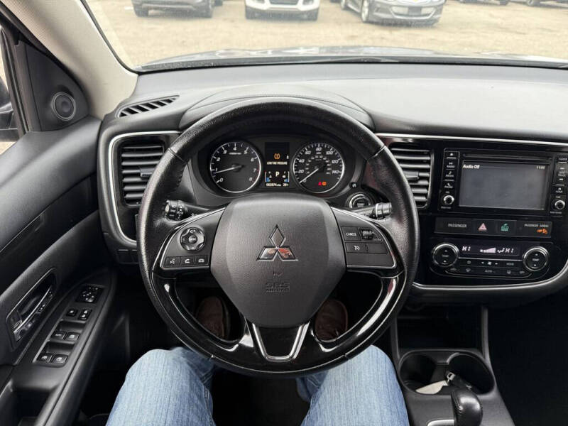 2016 Mitsubishi Outlander SE