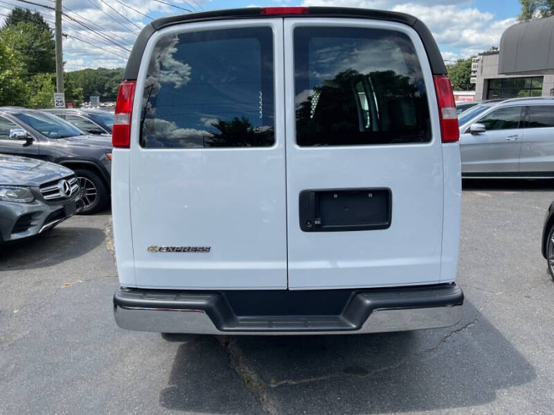 2023 Chevrolet Express 2500