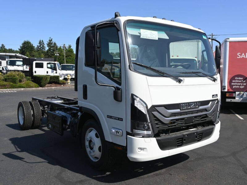 2025 Isuzu NPR