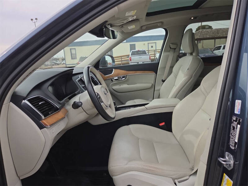 2021 Volvo XC90 T6 Momentum 7-Passenger