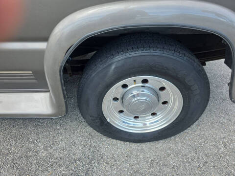 2003 Ford E-Series E-250 SD