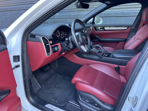 2023 Porsche Cayenne Coupe Platinum Edition