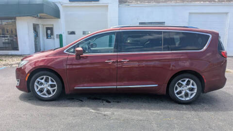 2017 Chrysler Pacifica Touring-L Plus