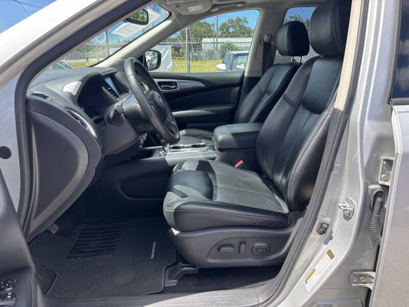 2017 Nissan Pathfinder SL