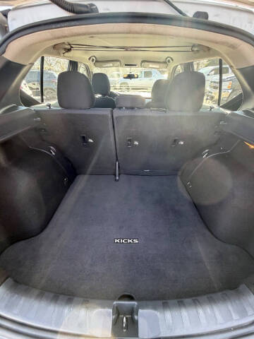 2019 Nissan Kicks S
