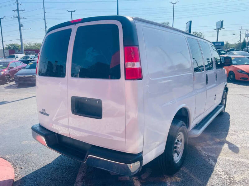 2022 Chevrolet Express 2500