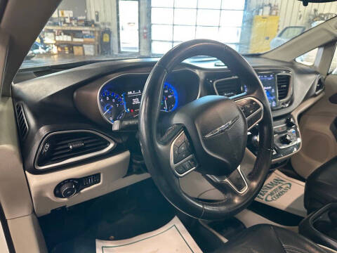 2017 Chrysler Pacifica Touring-L