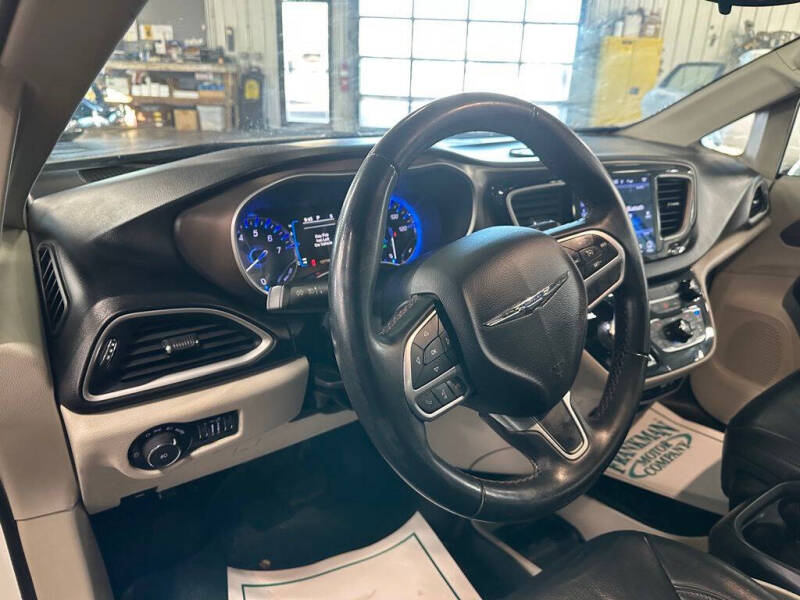 2017 Chrysler Pacifica Touring-L