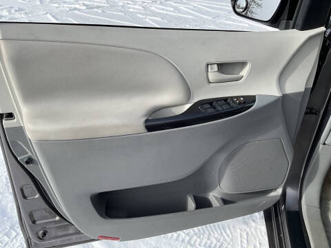 2011 Toyota Sienna LE 7-Passenger
