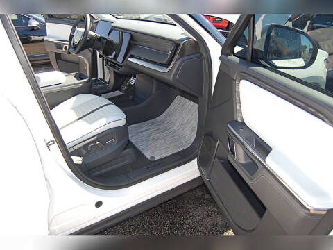 2023 Rivian R1S Adventure