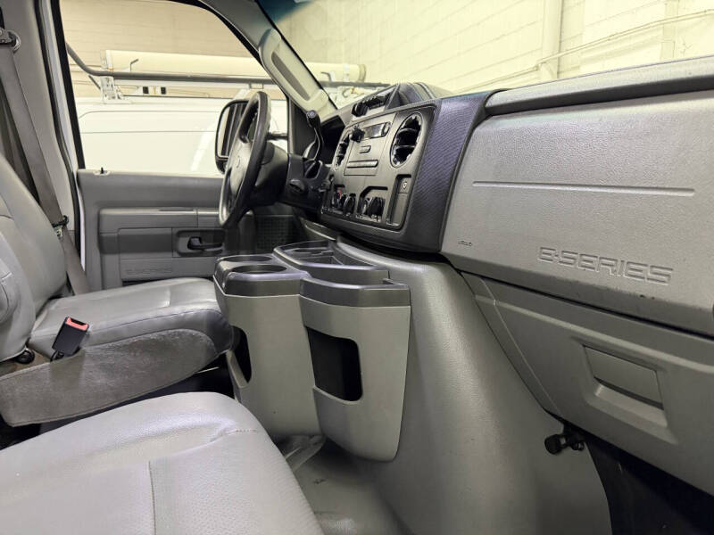 2013 Ford E-Series E-350 SD