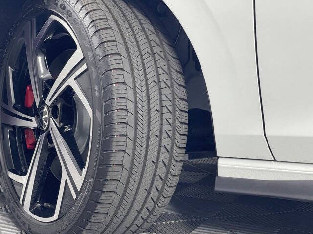 2025 Volkswagen Golf GTI SE