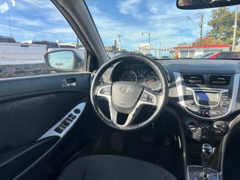 2013 Hyundai Accent SE