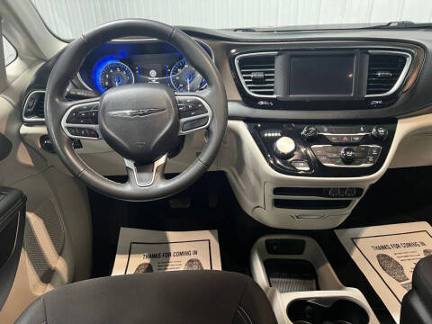 2022 Chrysler Voyager LX