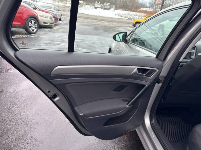 2017 Volkswagen Golf TSI S