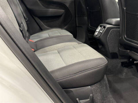 2025 Volvo XC40 B5 Core Bright Theme