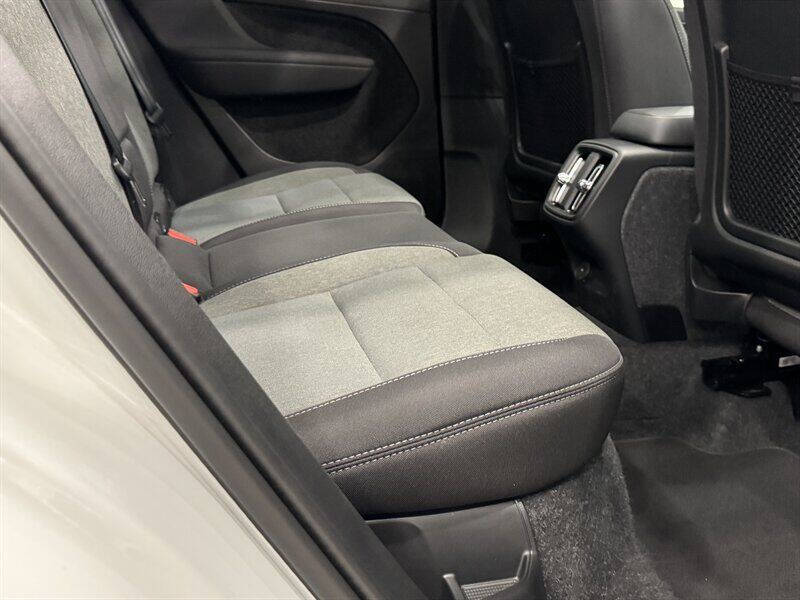 2025 Volvo XC40 B5 Core Bright Theme