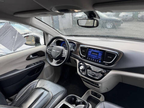 2017 Chrysler Pacifica Touring-L Plus