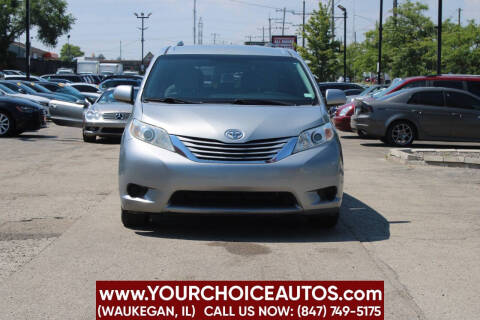 2017 Toyota Sienna LE 7-Passenger Auto Access Seat