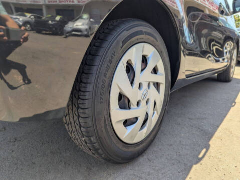 2016 Toyota Prius c Two