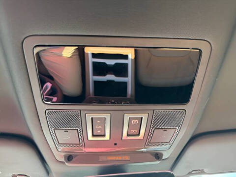 2025 Land Rover Defender 130 P400 X-Dynamic SE