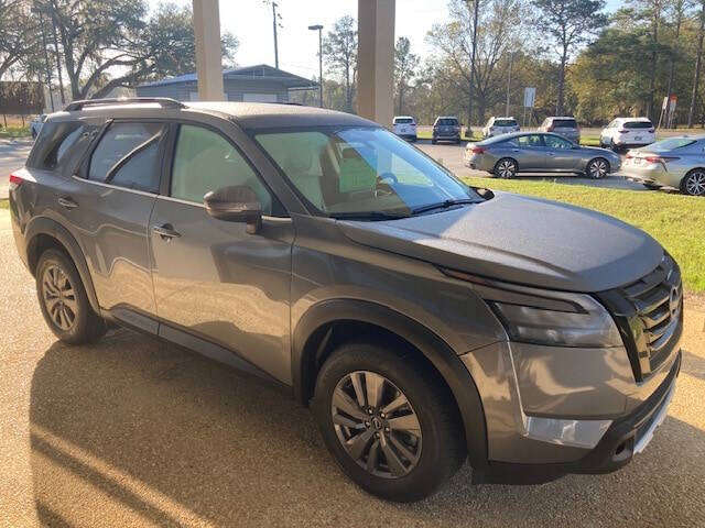 2025 Nissan Pathfinder SV