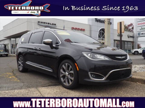 2017 Chrysler Pacifica for sale at TETERBORO CHRYSLER JEEP in Little Ferry NJ