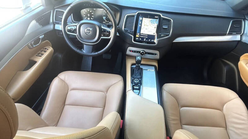 2017 Volvo XC90 T6 Momentum