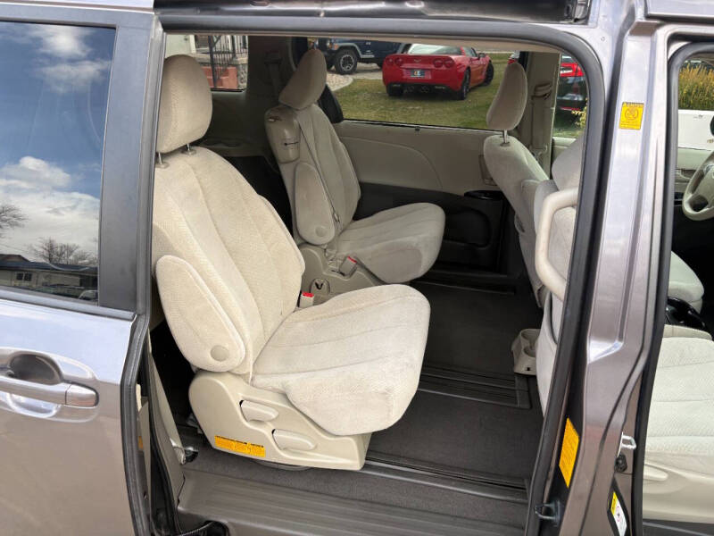 2011 Toyota Sienna LE 8-Passenger