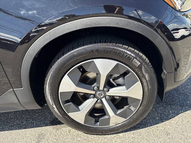 2025 Volvo XC40 B5 Plus Bright Theme