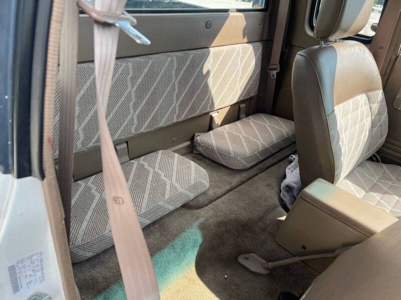 1993 Mazda B2600i
