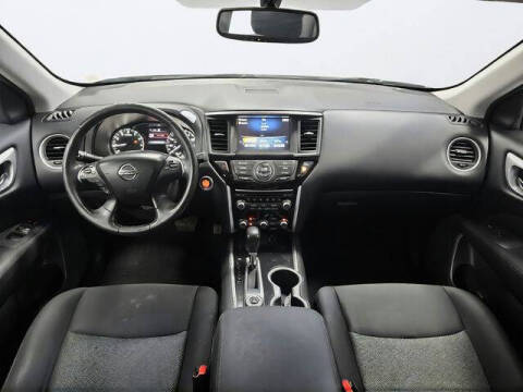 2017 Nissan Pathfinder SV