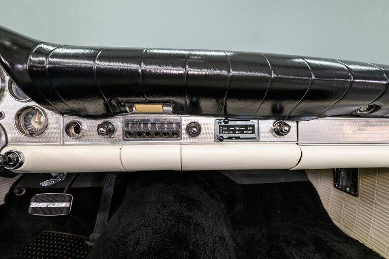 1957 Ford Thunderbird