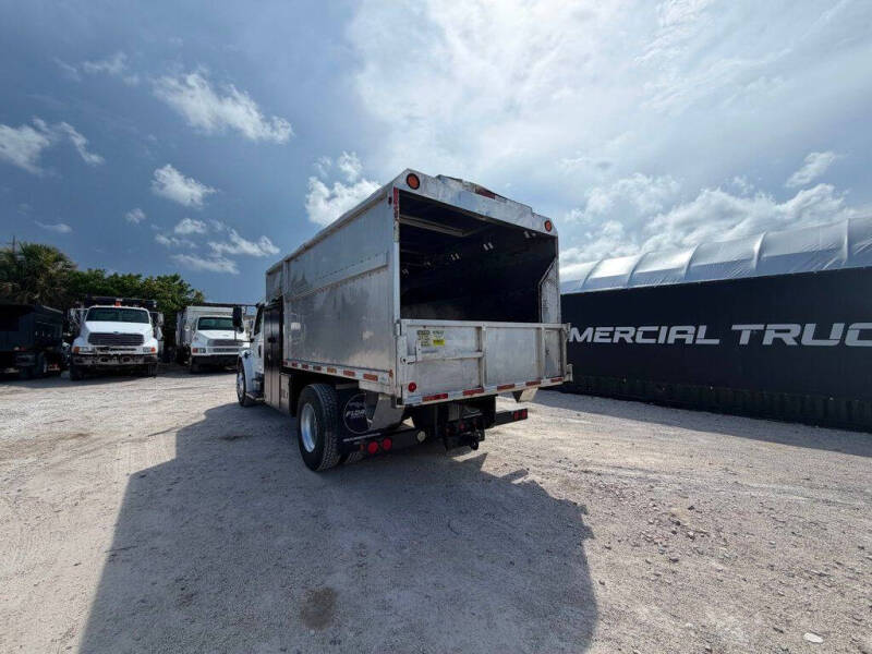 2007 Freightliner M2 106