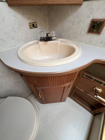 2000 Winnebago Adventurer