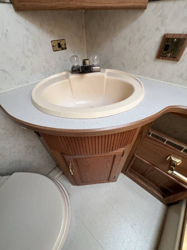 2000 Winnebago Adventurer