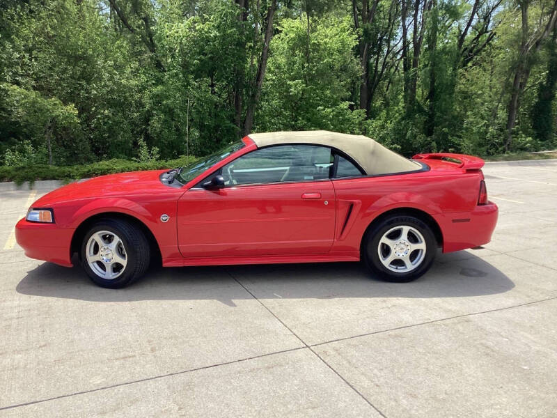 2004 Ford Mustang Deluxe