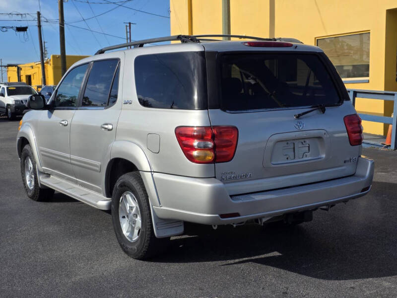 2004 Toyota Sequoia SR5