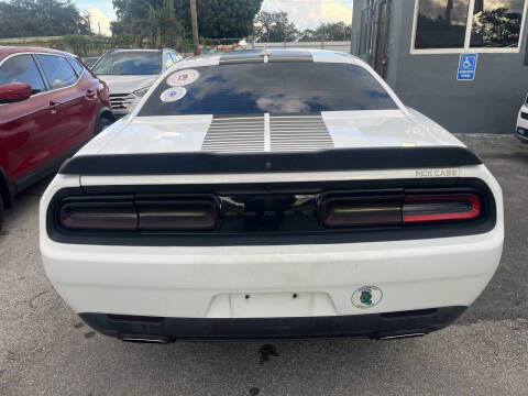 2016 Dodge Challenger SXT Plus