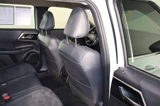 2023 Mitsubishi Outlander SE