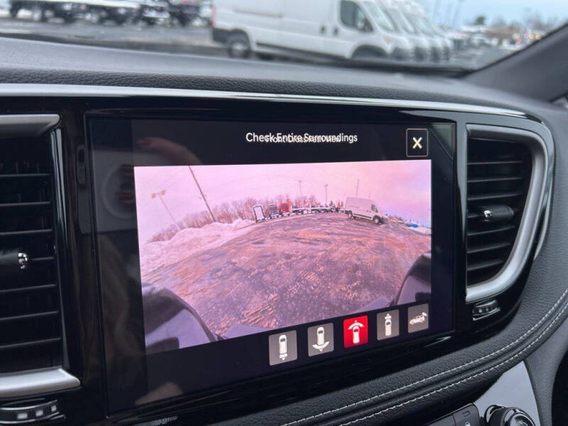 2026 Chrysler Pacifica Select