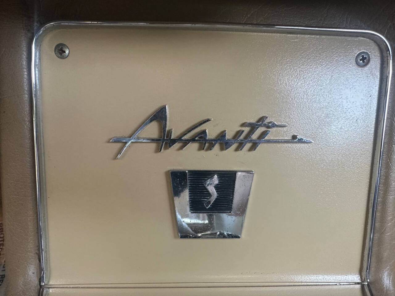 1963 Studebaker Avanti 39