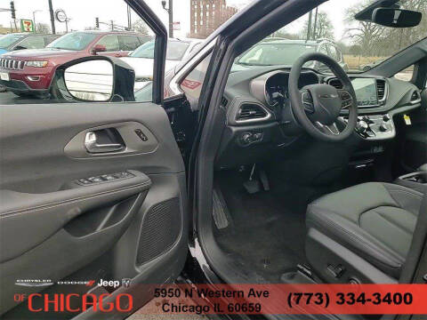 2025 Chrysler Pacifica Select