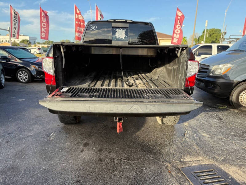 2017 Nissan Titan SL