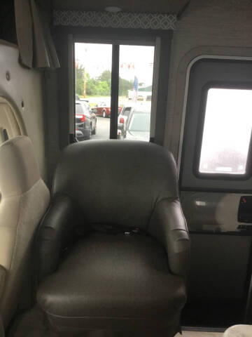 2022 Ford E-350