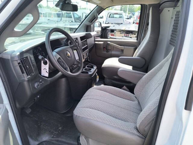 2025 Chevrolet Express 2500