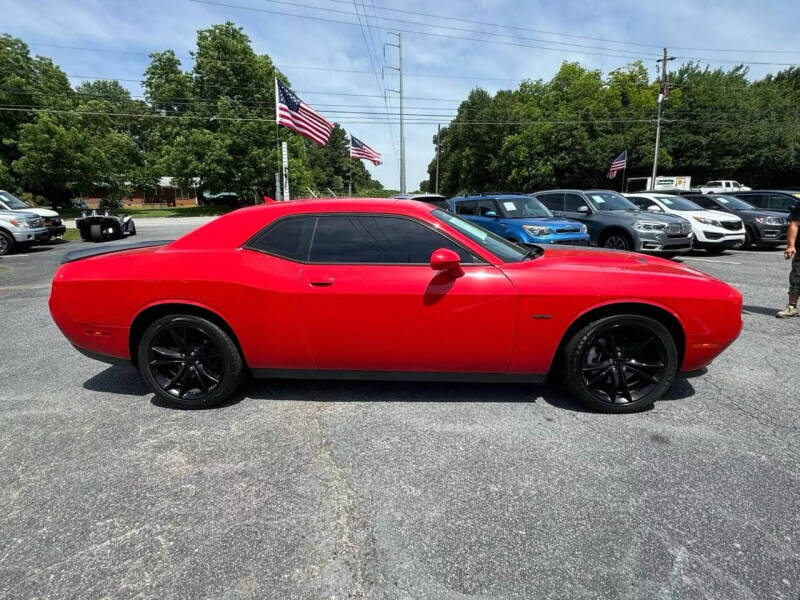 2016 Dodge Challenger null photo 2