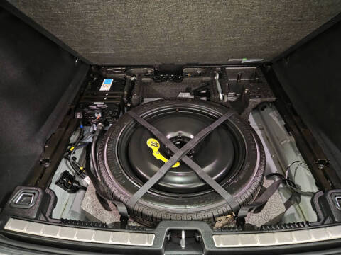 2025 Volvo XC60 B5 Plus Dark Theme